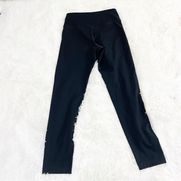 Girlfriend Collective Stretch Crop Leggings - Picture 2 of 6